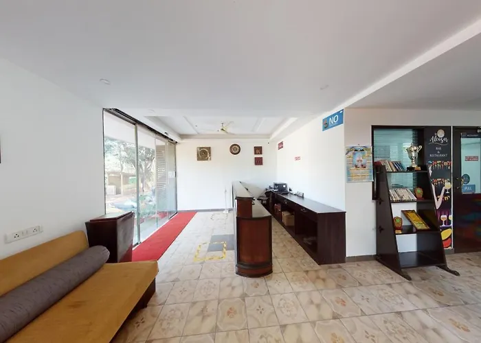 Calangute hotels near Goan Town