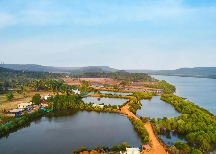 Luxury Hotels in Morjim