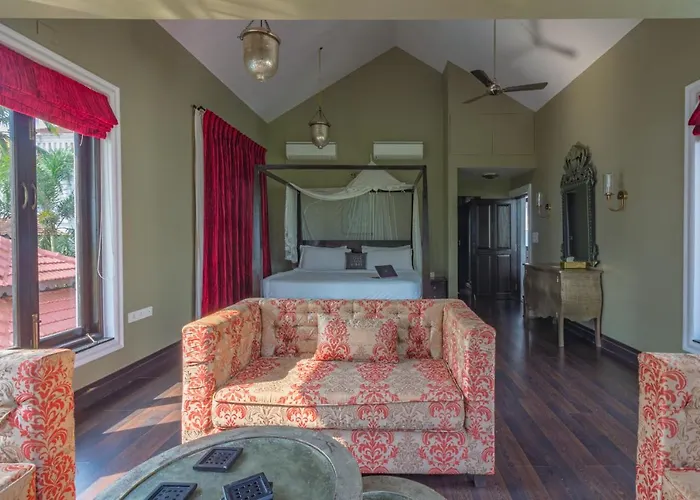 Candolim Vacation Rentals near Promenade MRT