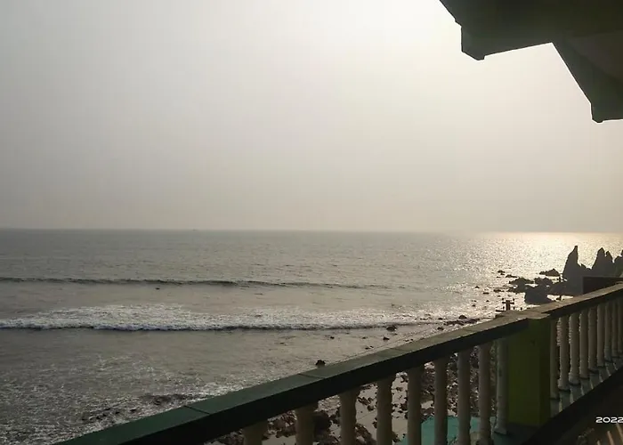Hill Top Arambol Hotel
