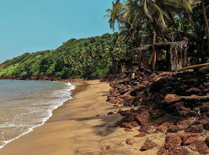 White House Morjim Beach
