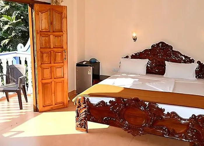 Fabexpress Dennis Baga Resort With Swimming Pool Calangute