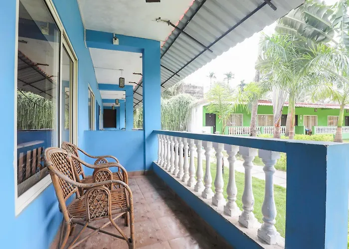 Morjim hotels near Chapora River