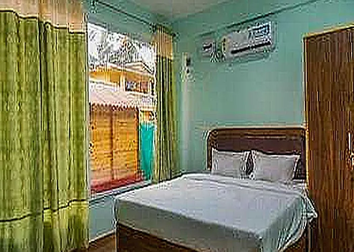 Oyo Flagship 90896 Ace Holiday Inn Morjim