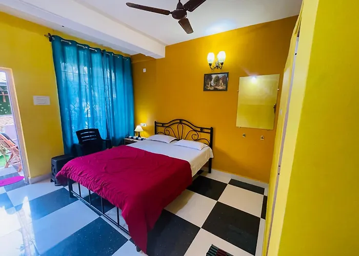Arambol Cheap Hotels near El Campo de Marte