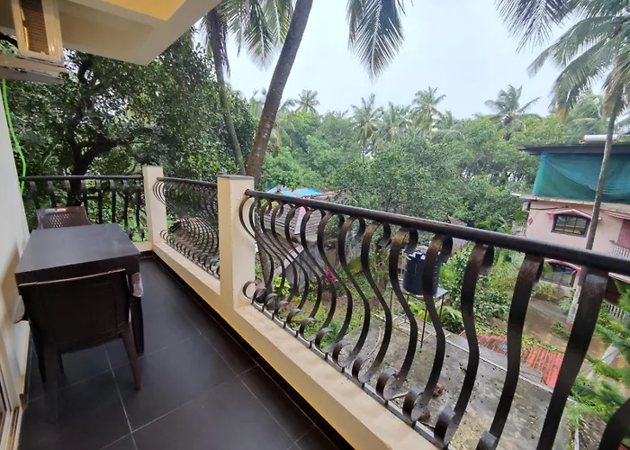 Blue Door Hotel Morjim