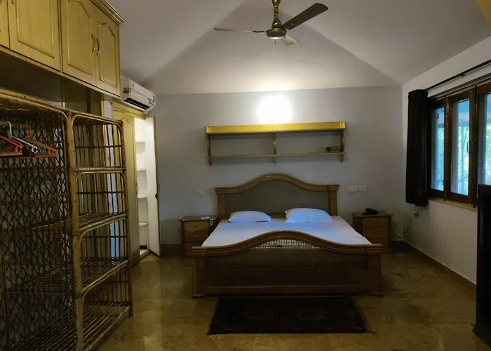 Pet friendly Papa Jolly Eco Resort-Near Morjim Beach