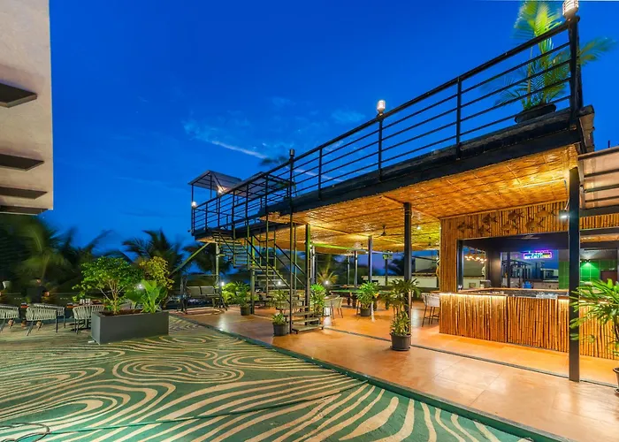 Whoopers Boutique Hotel Morjim