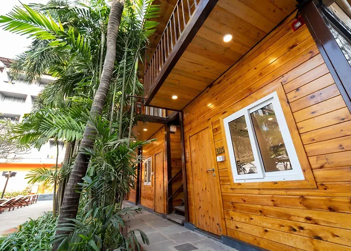 Sinq Party Hotel - No Male Stags Allowed Candolim With Golf Course