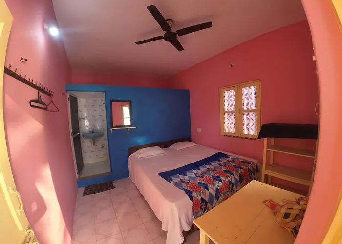 Om Ganesh Guest House Cliffside Arambol