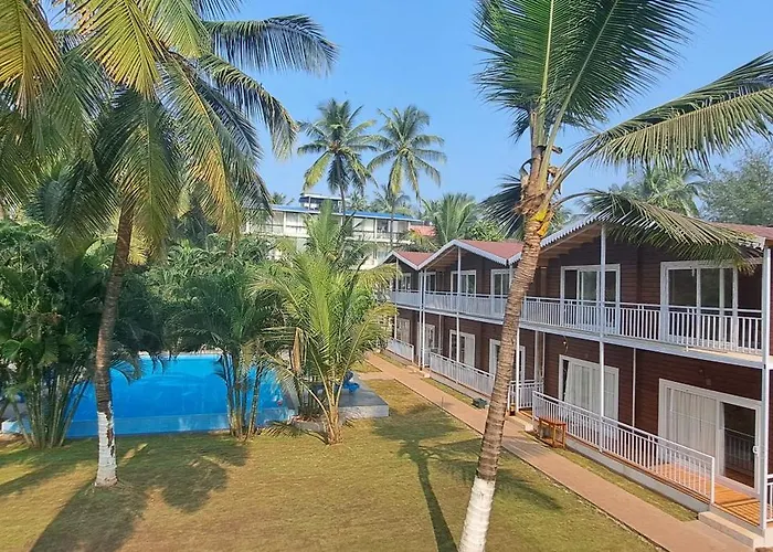 Morjim hotels near Chapora Fort