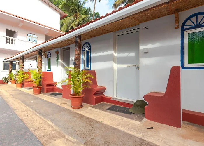 Hotel La Paulo'S Near Beach Resort Morjim