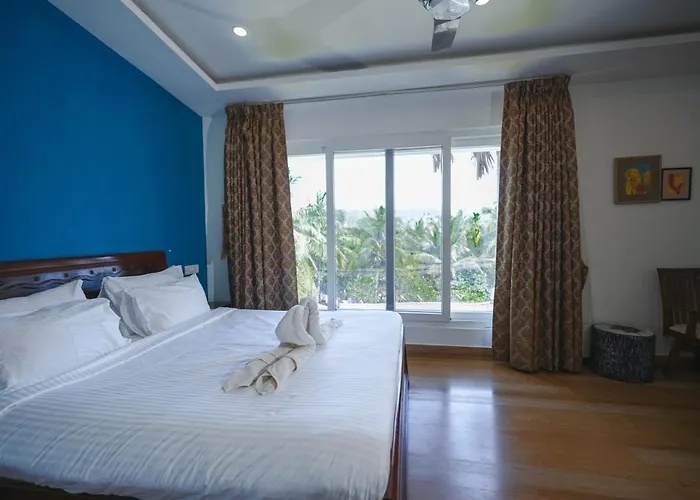 Villa M - Jia 3: Poolside Retreat in Candolim