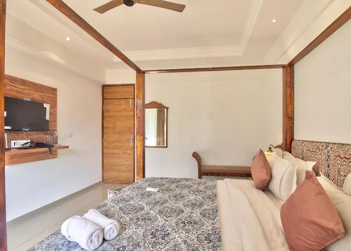 Calangute hotels near Calangute Beach