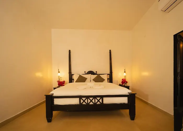 Arambol hotels near Arambol Mountain