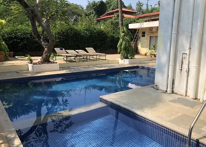 Candolim hotels near Candolim Beach
