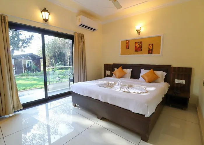Arambol hotels near Querim Beach