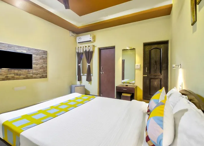 Fabexpress Morjim Highland With Swimming Pool Hotel