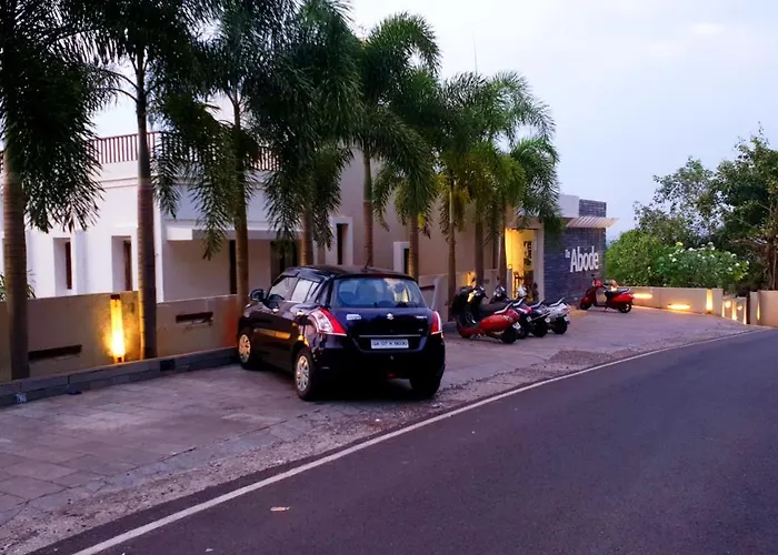 Dona Paula Hotels